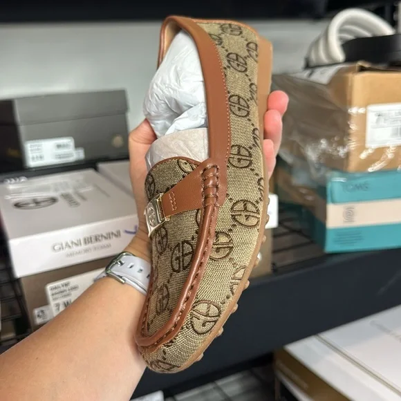 Giani Bernini Women's Dailyn Memory Foam Slip on Loafers Brown Logo Design - Picture 4 of 9